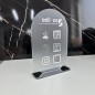 OVALES SCHILD MIT DREI QR-CODES
