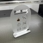 OVALES SCHILD MIT DREI QR-CODES