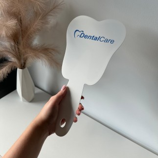 PERSONALISIERTER HANDSPIEGEL IN ZAHNFORM MIT LOGO