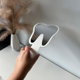 PERSONALISIERTER HANDSPIEGEL IN ZAHNFORM MIT LOGO