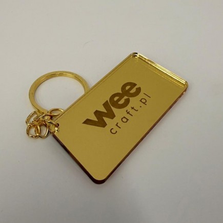 GRAVIERTE SCHLÜSSELANHÄNGER MIT LOGO – TRAPEZ