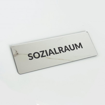 VERSPIEGELTES INFORMATIONSSCHILD „SOZIALRAUM“