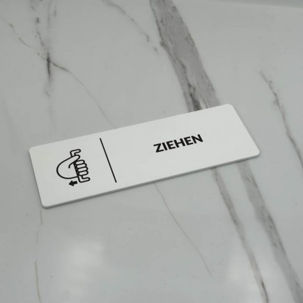 INFORMATIONSSCHILD ZIEHEN