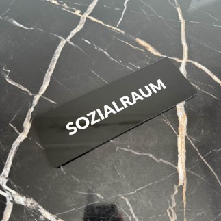 INFORMATIONSSCHILD MIT RAUMBESCHREIBUNG