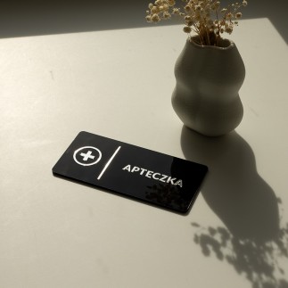 TABLICZKA INFORMACYJNA APTECZKA - 3D