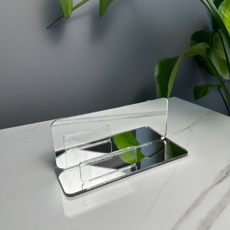 EXKLUSIVER VOUCHERHALTER IN SILBERNER SPIEGELOPTIK