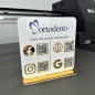 SCHILD MIT VIER QR-CODES 21 × 21 CM