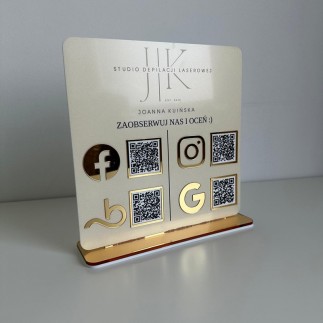 SCHILD MIT VIER QR-CODES 21 × 21 CM