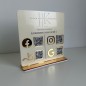 SCHILD MIT VIER QR-CODES 21 × 21 CM